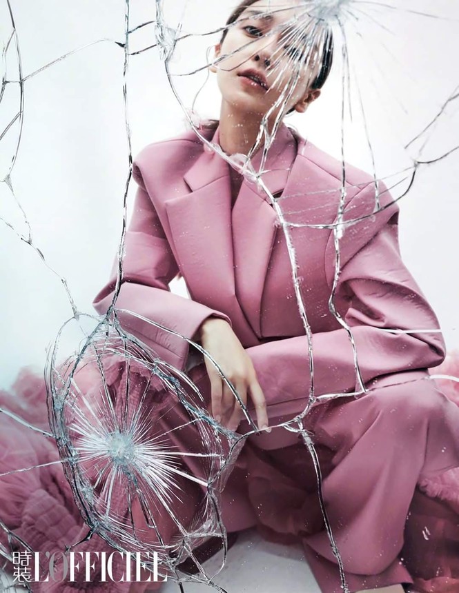 Ngắm Angela Baby đẹp xuất thần trên bìa tạp chí L’OFFICIEL Kim Cửu (9/2020) - ảnh 4