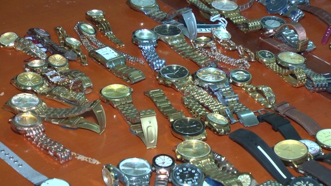 9X bẻ khoá, trộm hơn 200 chiếc đồng hồ - ảnh 2