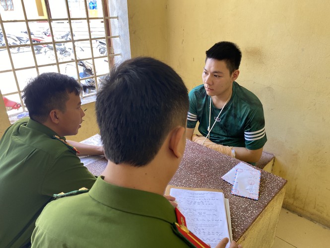 Trộm dùng dao tấn công vợ chồng chủ tiệm vàng để cướp lúc rạng sáng - ảnh 1