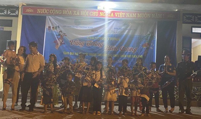 Lung linh ‘Vầng trăng biên cương’ - ảnh 2