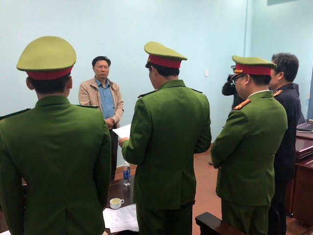 Bắt giam dàn lãnh đạo BQLDA Môi trường và biến đổi khí hậu TP Đồng Hới - ảnh 2