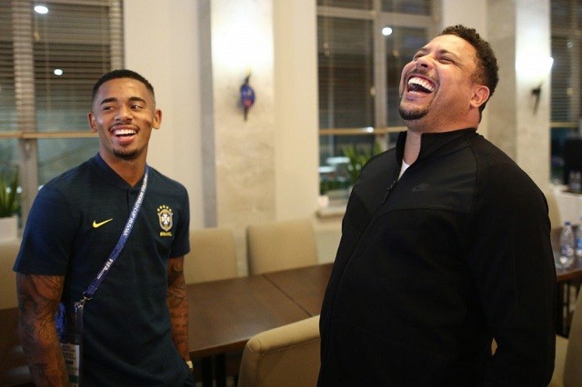 Ronaldo “béo” vào tận giường các cầu thủ Brazil động viên đàn em - ảnh 2
