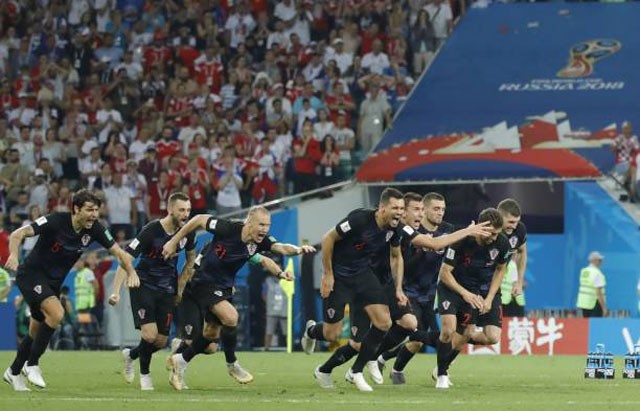 Fan Croatia ‘quậy tưng bừng’ ăn mừng chiến thắng - ảnh 2