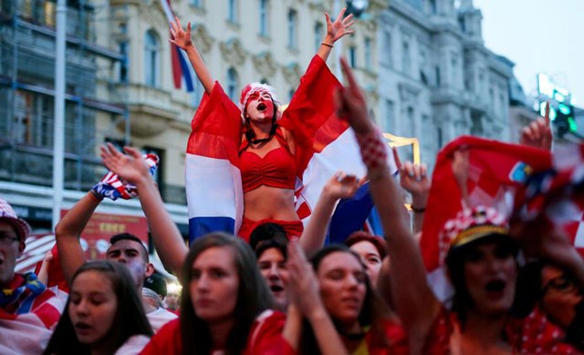 Fan Croatia ‘quậy tưng bừng’ ăn mừng chiến thắng - ảnh 4