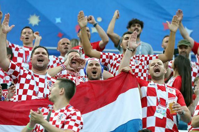 Fan Croatia ‘quậy tưng bừng’ ăn mừng chiến thắng - ảnh 5