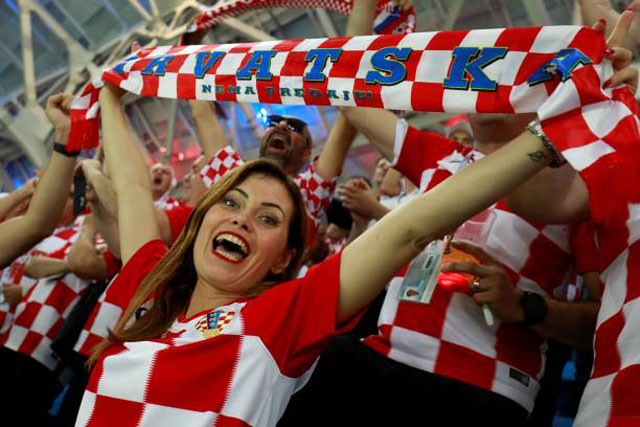 Fan Croatia ‘quậy tưng bừng’ ăn mừng chiến thắng - ảnh 8