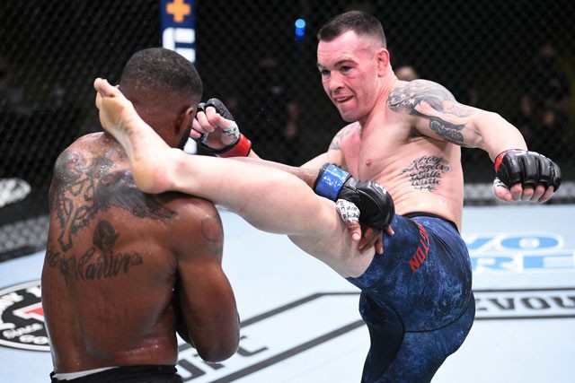 Dùng đòn ‘siết máy chém’ cực hiểm, võ sĩ Mỹ vẫn bị đối thủ hạ knock-out - ảnh 1