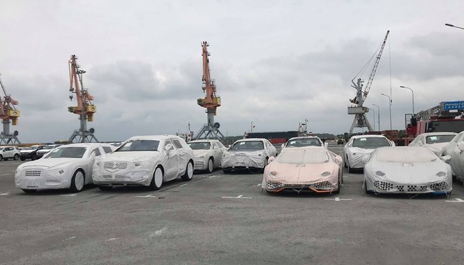 Siêu xe Lamborghini, Bentley nằm cảng Hải Phòng - ảnh 1