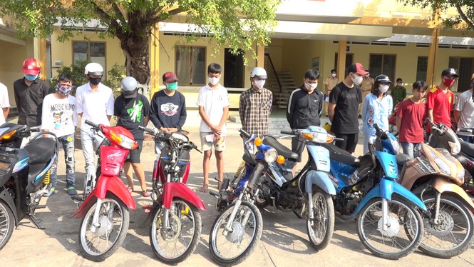 Kiên Giang: bất chấp lệnh cách ly, gần 50 thanh niên tụ tập đua xe trái phép - ảnh 1