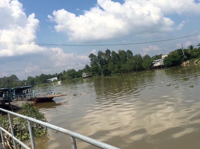 Nhảy xuống sông để trốn chạy truy đuổi, 2 người tử vong - ảnh 1