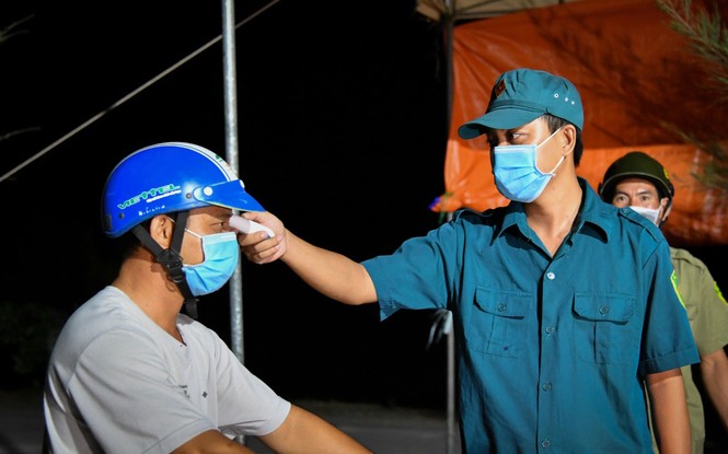 Năm mới trên tuyến đầu phòng, chống dịch COVID – 19 - ảnh 4
