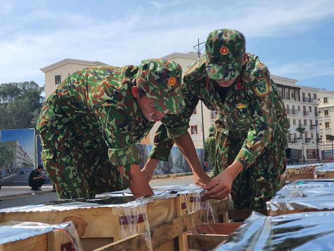 Cận cảnh ‘trận địa’ pháo hoa ở thành phố Phú Quốc trước giờ khai hoả - ảnh 1