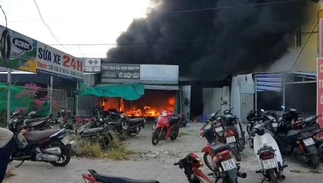 Hỏa hoạn thiêu rụi 24 xe máy ở Phú Quốc - ảnh 1