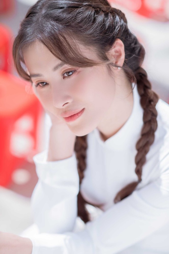 “Bà bầu hot nhất showbiz” Đông Nhi nhá hàng dự án dành riêng cho