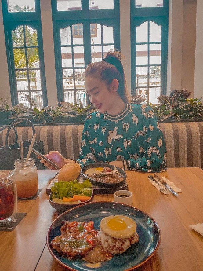 Sao Việt 24H: Đông Nhi - Ông Cao Thắng khoe ảnh ngọt ngào, Kaity Nguyễn hé lộ hình lúc nhỏ - ảnh 9