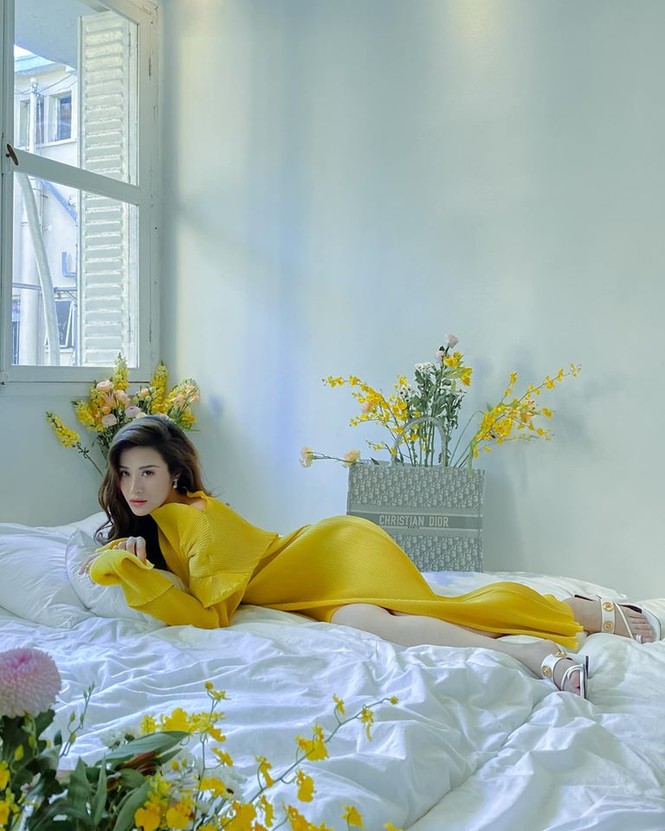 Sao Việt 24H: Đông Nhi tung ảnh đẹp như hoa, gia đình Thu Trang diện đồ bà ba siêu yêu - ảnh 2