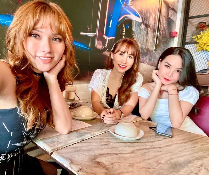 Sao Việt 24H: Đông Nhi tung ảnh đẹp như hoa, gia đình Thu Trang diện đồ bà ba siêu yêu - ảnh 5