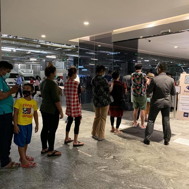 Thái Lan: người dân xếp hàng