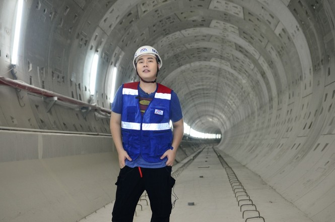Theo chân Hamlet Trương khám phá ga ngầm siêu hiện đại của tuyến Metro số 1 ở TP.HCM - ảnh 2