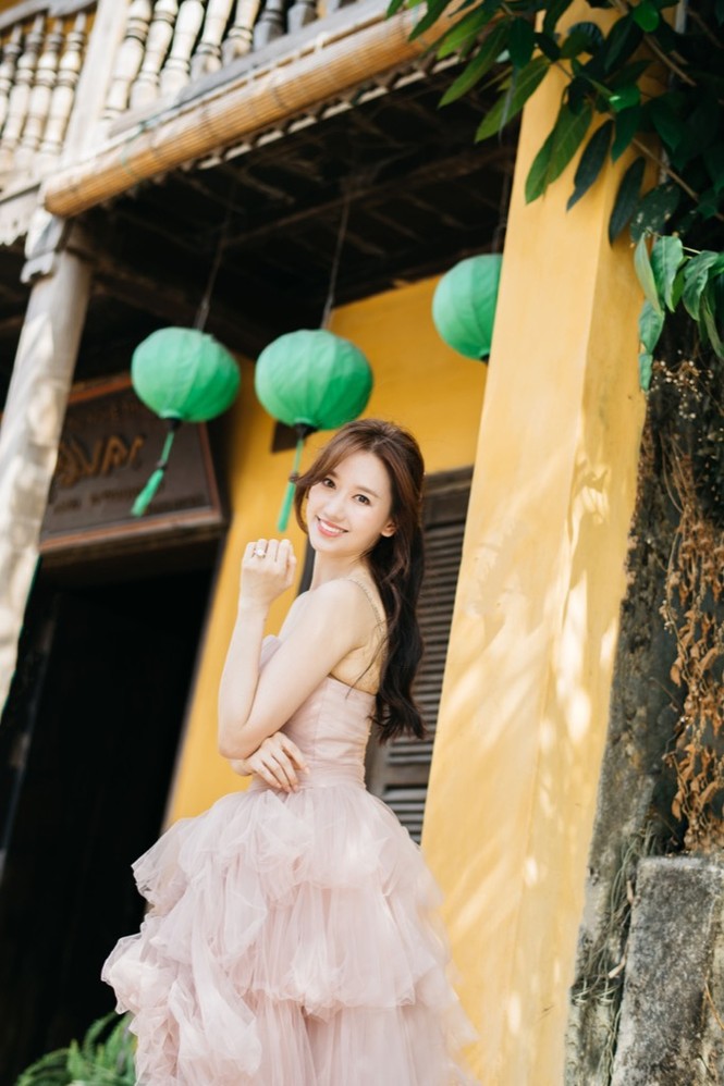Hari Won và mẹ khoe ảnh xinh đẹp, thơ mộng trong chuyến du lịch Đà Nẵng - ảnh 7