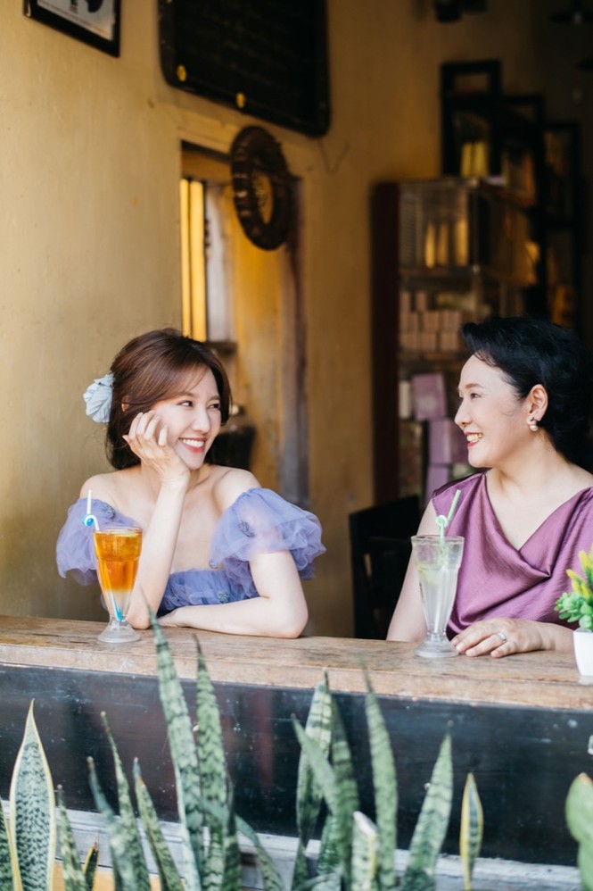 Hari Won và mẹ khoe ảnh xinh đẹp, thơ mộng trong chuyến du lịch Đà Nẵng - ảnh 4