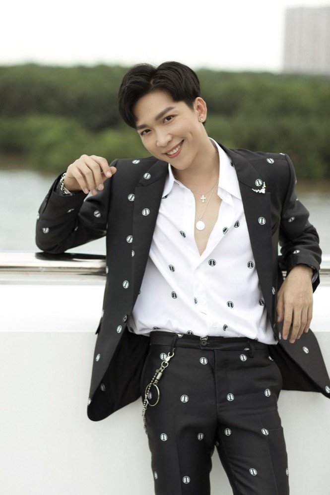 Minh Xù, Hải Yến song ca ăn ý với Tăng Phúc trong live concert trên sân thượng - ảnh 1