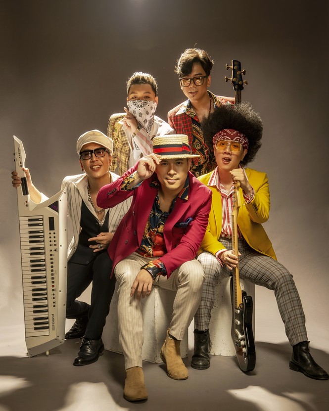 Trương Thế Vinh hé lộ hình ảnh cùng band nhạc