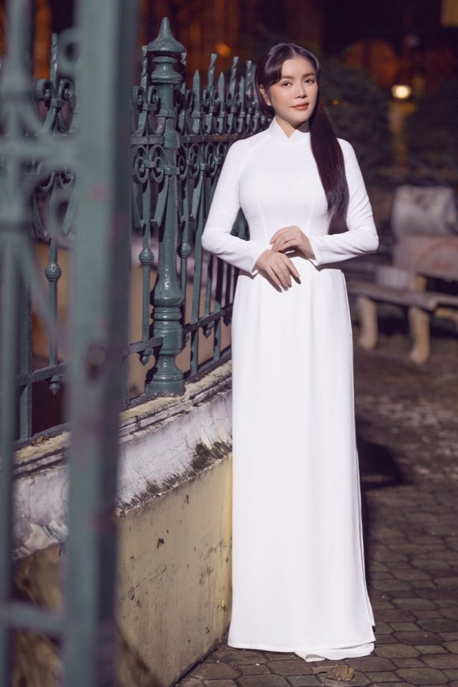 Lý Nhã Kỳ xinh đẹp, nền nã khi diện trang phục truyền thống tham dự Lễ hội áo dài - ảnh 2