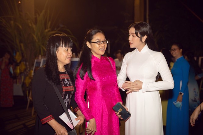 Lý Nhã Kỳ xinh đẹp, nền nã khi diện trang phục truyền thống tham dự Lễ hội áo dài - ảnh 3
