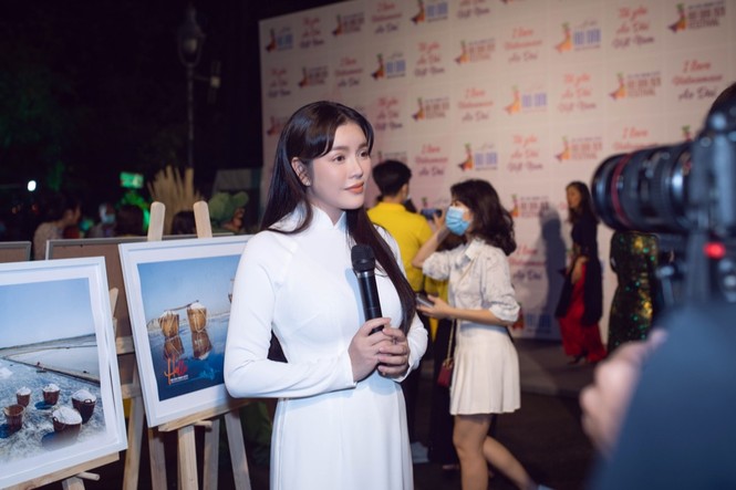 Lý Nhã Kỳ xinh đẹp, nền nã khi diện trang phục truyền thống tham dự Lễ hội áo dài - ảnh 5