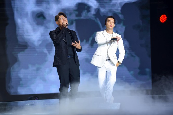 King Of Rap: Pháo mang mô hình khổng lồ lên sân khấu, HIEUTHUHAI đánh bại LONA - ảnh 4