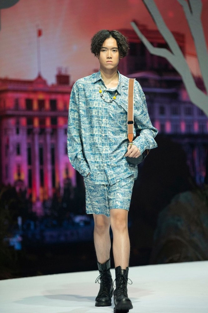 Giữa nhiều thị phi, Hương Giang vẫn tự tin làm vedette sải bước trên sàn catwalk - ảnh 4