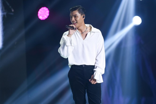 King Of Rap: Pháo mang mô hình khổng lồ lên sân khấu, HIEUTHUHAI đánh bại LONA - ảnh 8