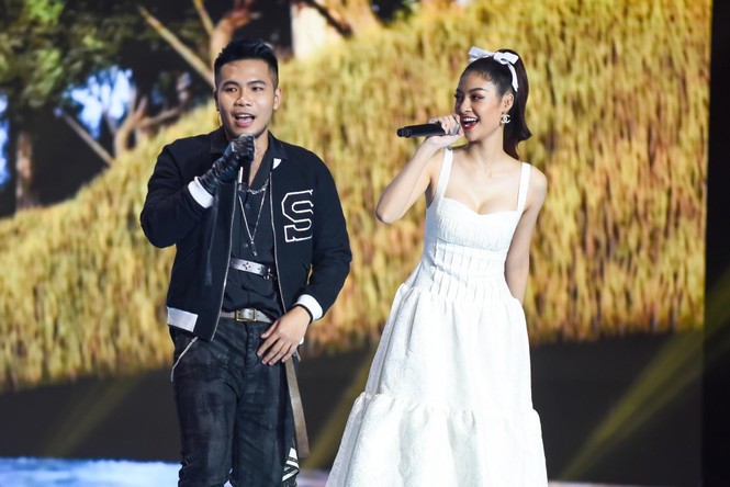 King Of Rap: Pháo mang mô hình khổng lồ lên sân khấu, HIEUTHUHAI đánh bại LONA - ảnh 10