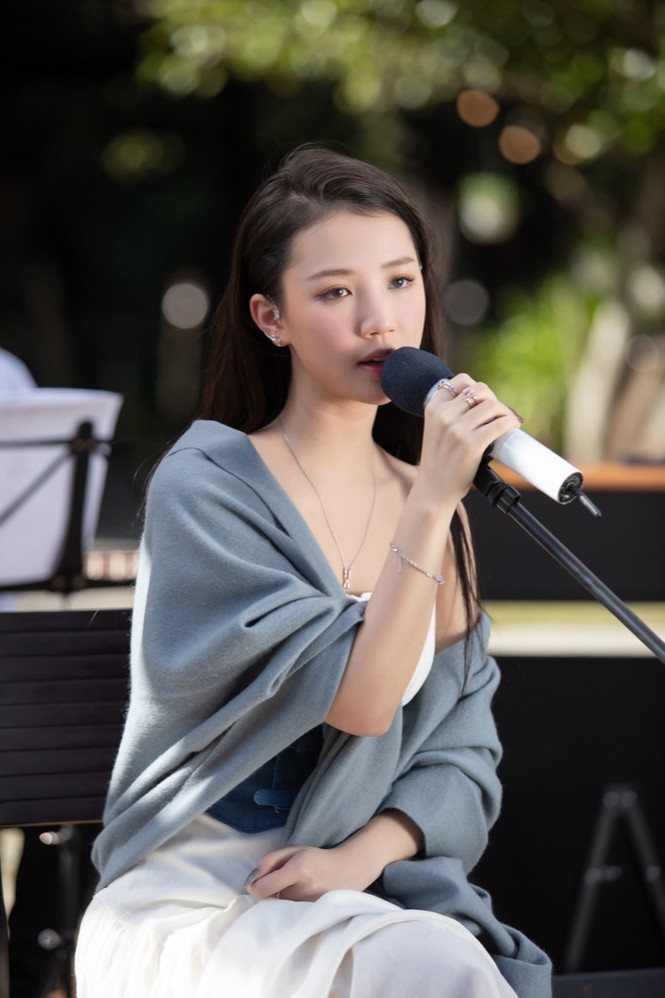 AMEE kết hợp Ricky Star, Hoàng Dũng làm show