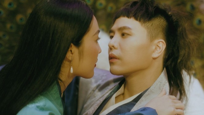 Trịnh Thăng Bình và “nàng Kiều” Helly Tống gây tò mò với cảnh tình cảm tại lầu Ngưng Bích - ảnh 2