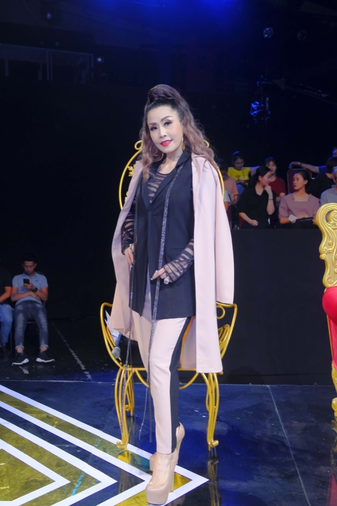 Cười Xuyên Việt: BB Trần diễn không thoại, Hải Triều hi sinh thân mình hỗ trợ đồng nghiệp - ảnh 2