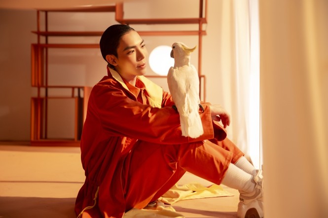 Tạm rời xa sở trường ballad uỷ mị, Erik trở lại bằng MV siêu thực từ hành tinh khác - ảnh 5