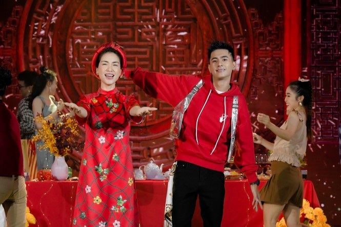Bùi Anh Tuấn hát cùng Quán quân