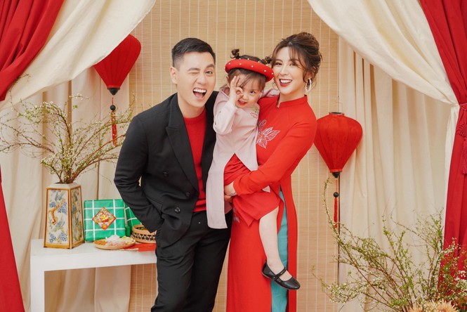 Món ngon ngày Tết: Gia đình Cam Cam, YouTuber ông Thọ hướng dẫn làm bánh tẻ, mứt táo - ảnh 1