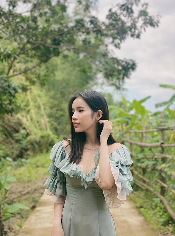 Lyly tự nhận mình không phải “good girl”, chia sẻ về mối tình đầu cùng host Bông Tím - ảnh 2