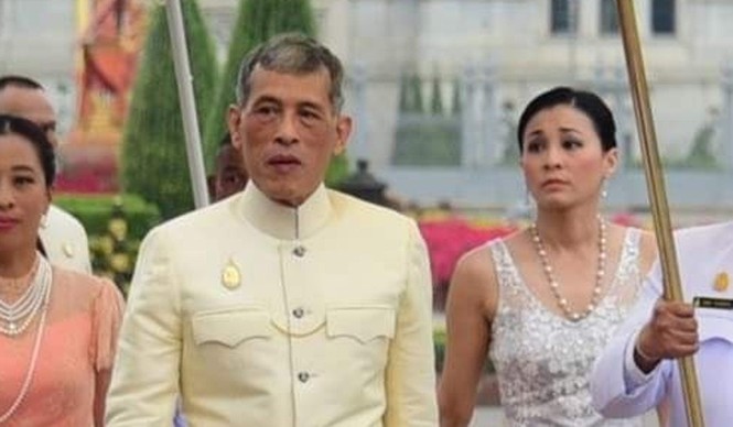 Cựu nữ tiếp viên hàng không trở thành hoàng hậu Thái Lan - ảnh 1