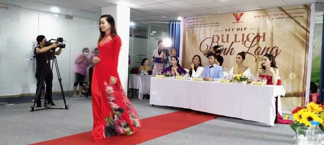 Siêu mẫu Minh Tú, á hậu Huyền My trên ghế nóng vòng sơ khảo “Người đẹp Du lịch Vĩnh Long” - ảnh 1