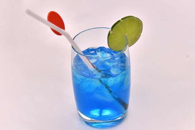 Vietnam Airlines chuẩn bị phục vụ cocktail trên máy bay - ảnh 2