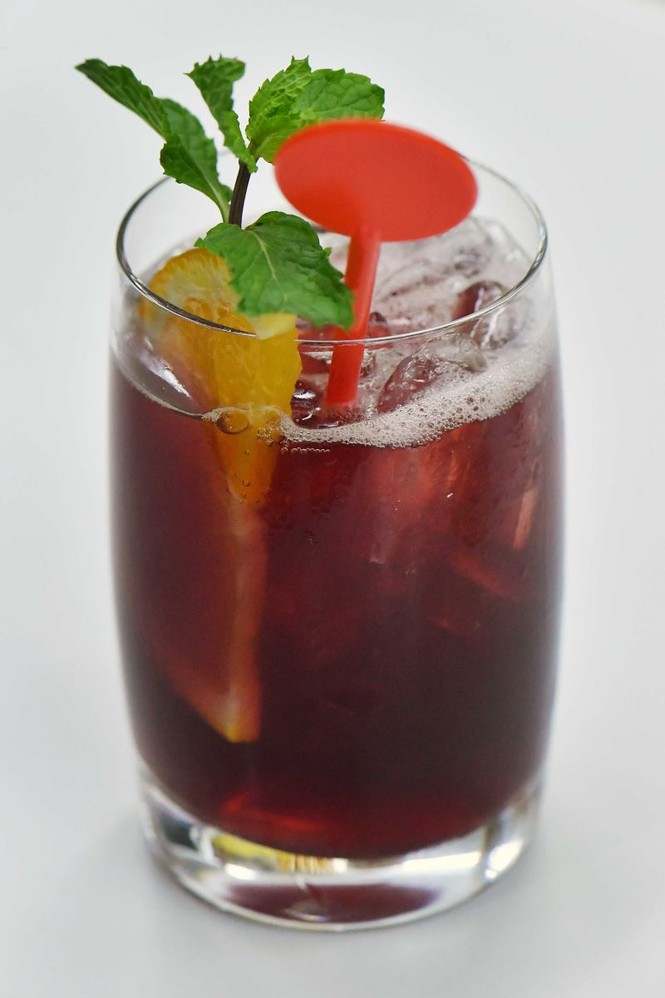 Vietnam Airlines chuẩn bị phục vụ cocktail trên máy bay - ảnh 3