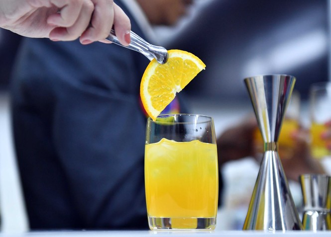 Vietnam Airlines chuẩn bị phục vụ cocktail trên máy bay - ảnh 5
