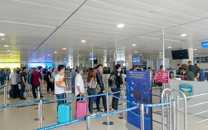 Sân bay Tân Sơn Nhất bị xếp hạng chất lượng dịch vụ 'bét bảng' - ảnh 1