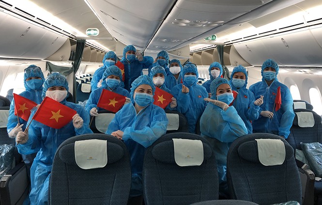 Thêm 93 công dân Việt Nam ở Anh được đón về nước - ảnh 3