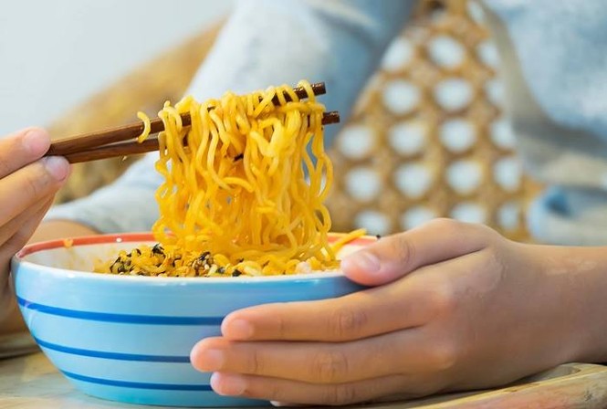 Ăn mỳ tôm hại khủng khiếp thế này, 'các vàng' cũng tránh cho xa - ảnh 2