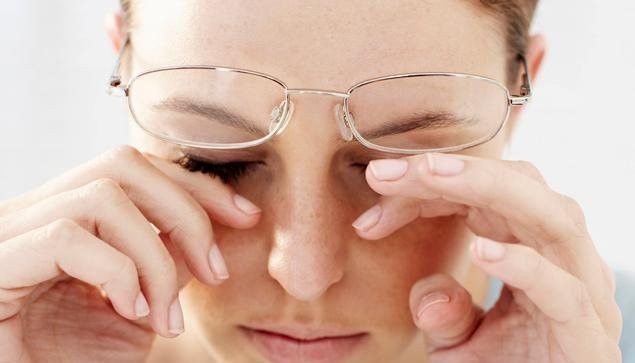 Mắt có dấu hiệu này, đến viện khám ngay vì có thể bạn đang mắc bệnh nguy hiểm - ảnh 1